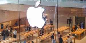 Apple Earnings Updates: Analysts Want AI Updates, With Stock Down 16%