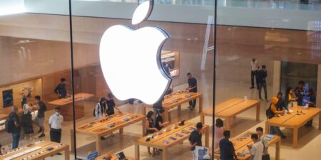 Apple Earnings Updates: Analysts Want AI Updates, With Stock Down 16%