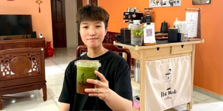 A Chef at a Top Restaurant Quit to Open a Café, Care for Grandmother