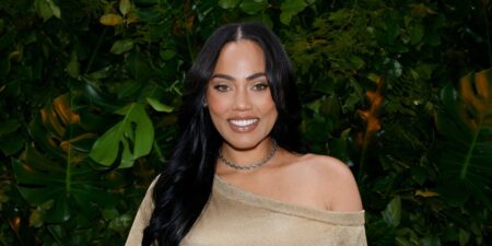 Ayesha Curry’s Wellness Routine Includes Instagram — in the Bathroom