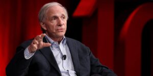 Dalio: Politicians Can’t Solve US Deb Problem Without Voter Backlash