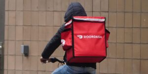 DoorDash CEO Says Robotaxis Aren’t Ready for Food Delivery