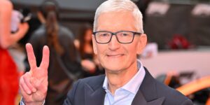 Tim Cook Keeps Apple’s August Win Streak Going
