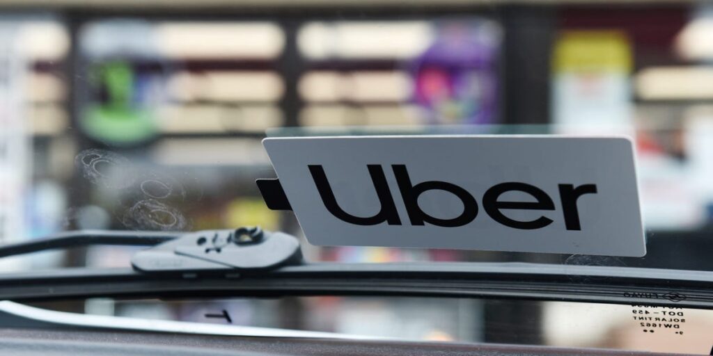 Ride-Hailing Drivers React to Uber’s Cash-Payment Option
