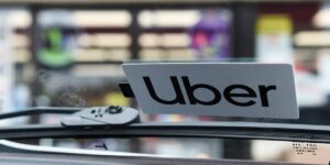 Ride-Hailing Drivers React to Uber’s Cash-Payment Option