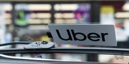 Ride-Hailing Drivers React to Uber’s Cash-Payment Option