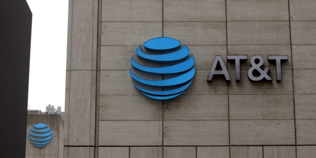 AT&T Is Directing Some Help-Desk Managers to Relocate or Face Layoffs