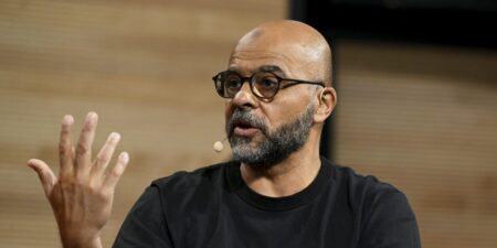 Ex-Google Exec Predicts End of White-Collar Jobs Starting in 2027
