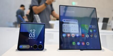 Flip Phones Are Reigniting the Smartphone Wars, Led by Samsung
