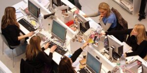 ‘Job Hugging’ Is Replacing Job Hopping in Today’s Uncertain Market
