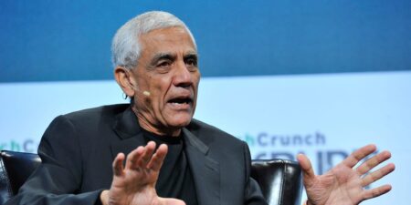 Vinod Khosla Says Young People Should Plan Careers for Flexibility