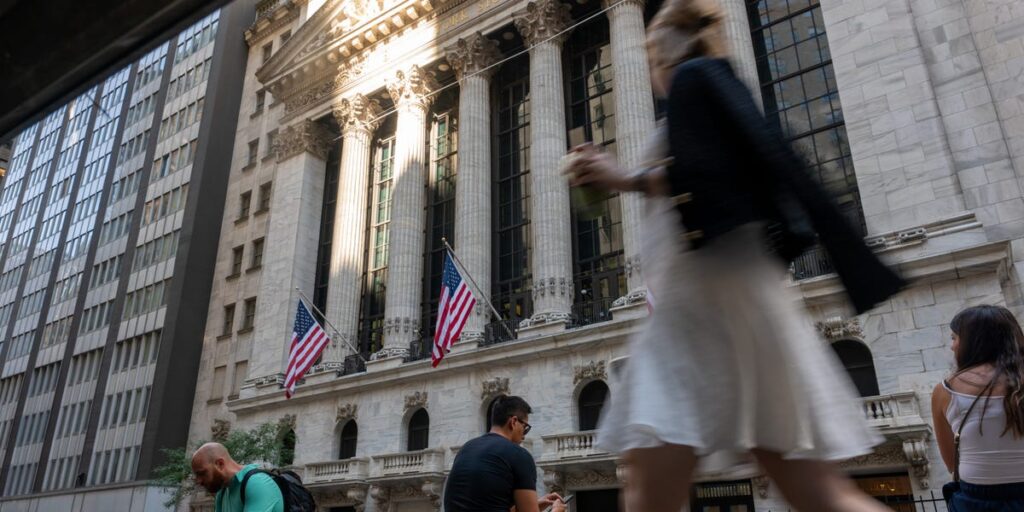 Stocks and Housing Drive US Net Worth to Unprecedented 6 Trillion