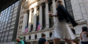 Stocks and Housing Drive US Net Worth to Unprecedented 6 Trillion