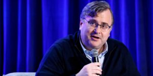 Reid Hoffman’s AI Solution Is to Use As Many Agents As He Can