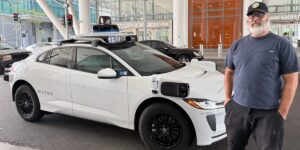 An Uber and Lyft Driver of 10 Years Reacts to His First Robotaxi Ride