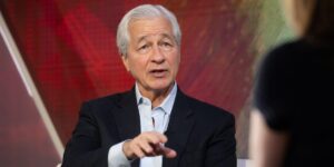 JPMorgan CEO Pushes Back on Trump’s New Visa Cost for Foreign Workers