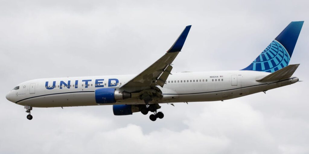 United Airlines Flight Returned to Paris After Bathroom Malfunction