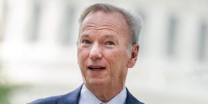Eric Schmidt Says America’s ‘Chaotic’ Style Is Its AI Strength