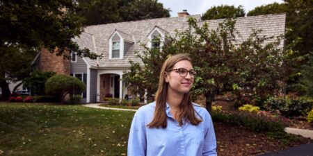 I Moved Back in With My Parents After College so I Could Save, Invest