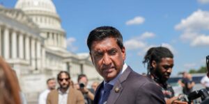 Ro Khanna Says ‘Blanket’ 0k Fee on H-1B Isn’t the Solution