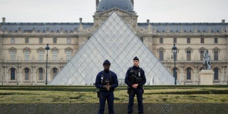 Paris’ Louvre Museum Closes Following Robbery