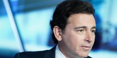 Ex-Ford CEO: US EVs Will See ‘Gradual Growth’ After Incentive Pullback Ex-Ford CEO: US EVs Will See ‘Gradual Growth’ After Incentive Pullback