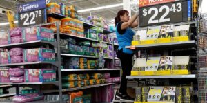 Walmart Rolls Out New Raise Strategy for Hourly Store Workers Walmart Rolls Out New Raise Strategy for Hourly Store Workers