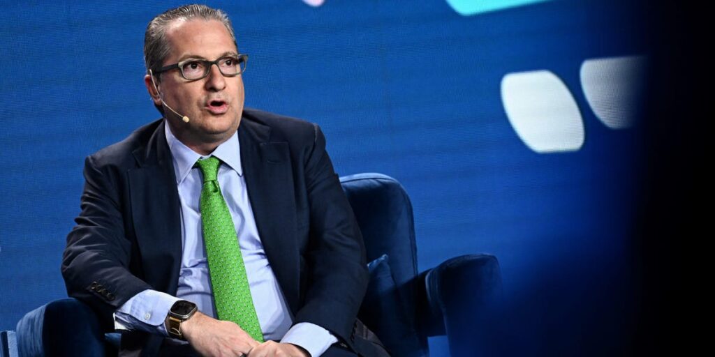 Big Tech’s AI Spend Creates ‘Prisoner’s Dilemma’: Davidson Kempner CIO Big Tech’s AI Spend Creates ‘Prisoner’s Dilemma’: Davidson Kempner CIO