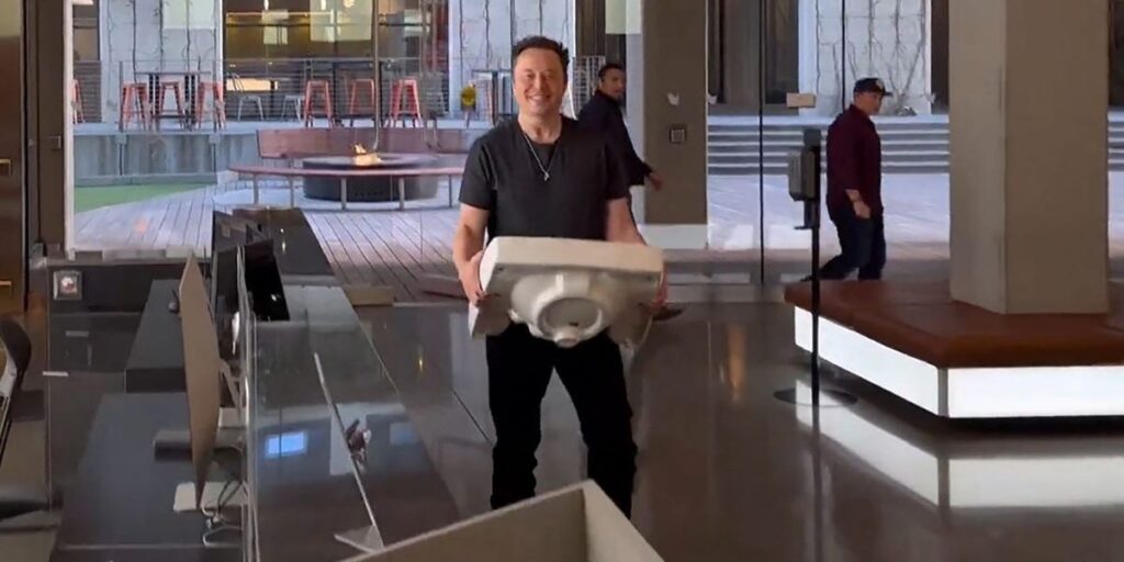Elon Musk Dishes on Viral Video of Him Carrying Sink Into Twitter’s HQ Elon Musk Dishes on Viral Video of Him Carrying Sink Into Twitter’s HQ