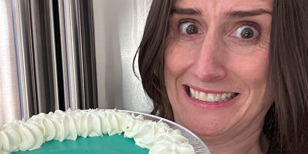 I Tried Taco Bell’s Mountain Dew Baja Blast Pie: Photos, Review I Tried Taco Bell’s Mountain Dew Baja Blast Pie: Photos, Review