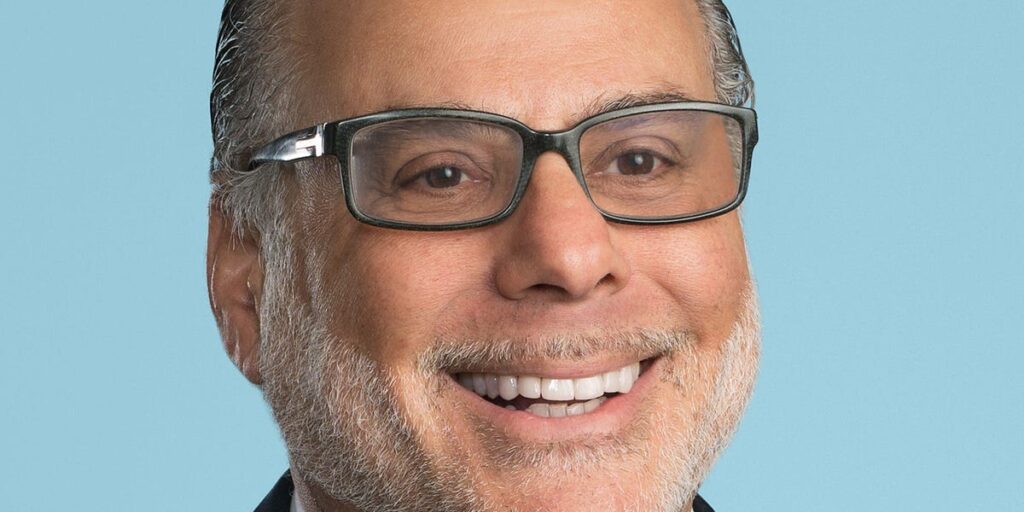 Jeff Bezos’ Dad Hired a CEO — and Other Billionaires Are Following Jeff Bezos’ Dad Hired a CEO — and Other Billionaires Are Following