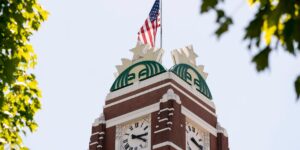 Pro-Union Flyers Appear in Starbucks HQ As Baristas Strike Pro-Union Flyers Appear in Starbucks HQ As Baristas Strike