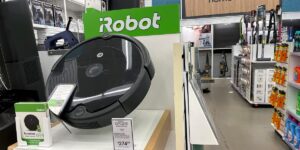 Roomba Maker iRobot Warns of Bankruptcy, Running Out of Cash and Time Roomba Maker iRobot Warns of Bankruptcy, Running Out of Cash and Time