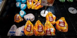 Shoppers Are Treating This Thanksgiving Like a Budget Holiday Shoppers Are Treating This Thanksgiving Like a Budget Holiday