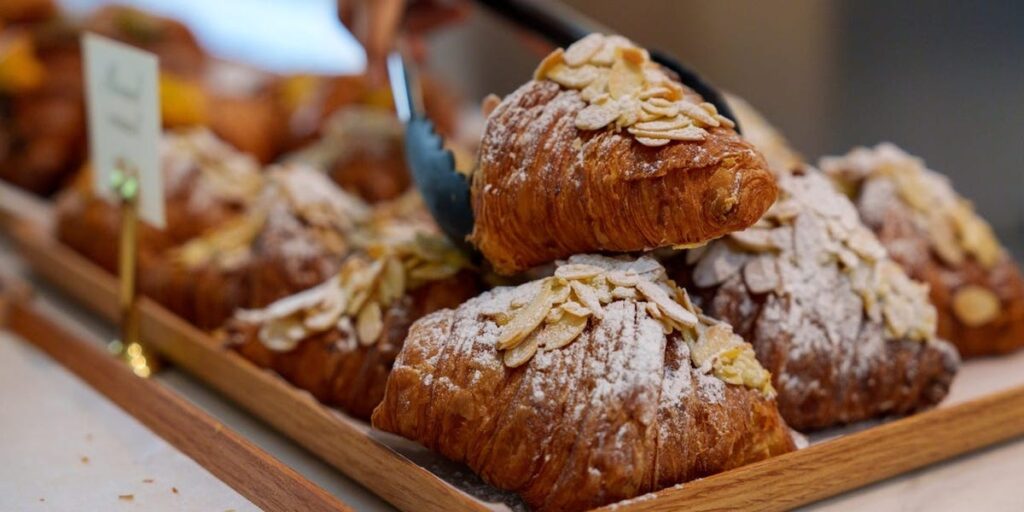 Bad Signs to Look Out for at Bakeries; Red Flags From Pro Pastry Chef