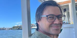 Australian Dad Works in Social Media; Wants Kids Outside, Not Online Australian Dad Works in Social Media; Wants Kids Outside, Not Online