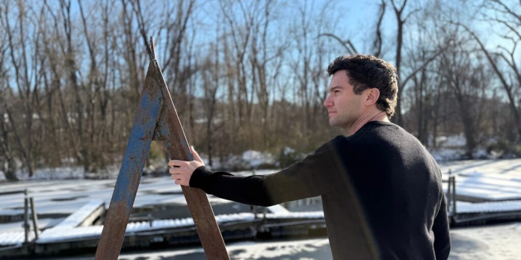 He Books an Airbnb, Goes Silent for 3 Days — and Swears by It.