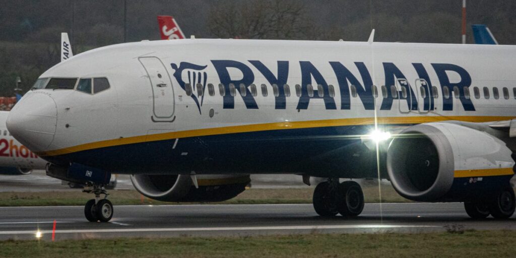 Passengers Injured on Ryanair Flight to Tenerife After Turbulence Passengers Injured on Ryanair Flight to Tenerife After Turbulence