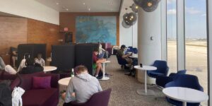 Things You Should Never Do in an Airport Lounge, From a Frequent Flyer