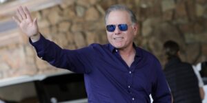 WBD CEO David Zaslav Talks Netflix Deal at Town Hall WBD CEO David Zaslav Talks Netflix Deal at Town Hall