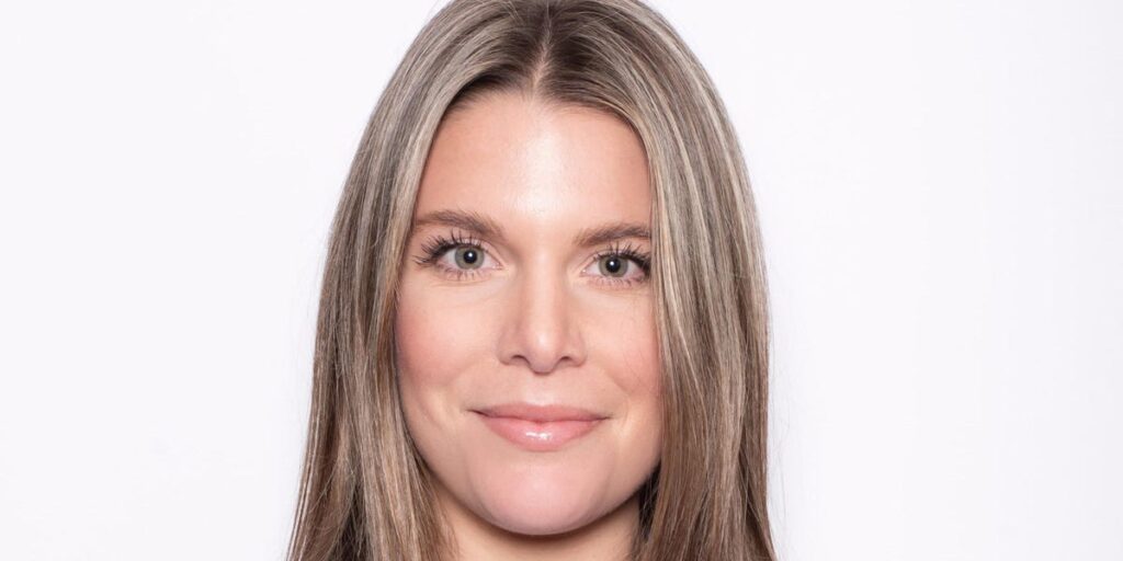 Finance Worker Makes Videos About Dressing in the Workplace Finance Worker Makes Videos About Dressing in the Workplace