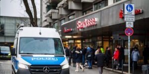 Thieves Drilled Into a Bank Vault and Emptied 3,000 Safe Deposit Boxes Thieves Drilled Into a Bank Vault and Emptied 3,000 Safe Deposit Boxes