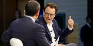 DeepMind, Anthropic CEOs: AI Is Coming for Junior Roles Already