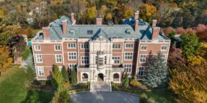 See the Gilded Age Mansion at the Center of a Bankruptcy Saga See the Gilded Age Mansion at the Center of a Bankruptcy Saga