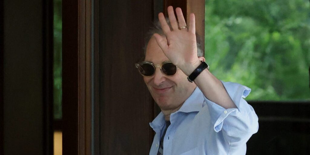 Amazon Layoffs: Leaked Memos Explain Job Cuts Amid Startup Shift