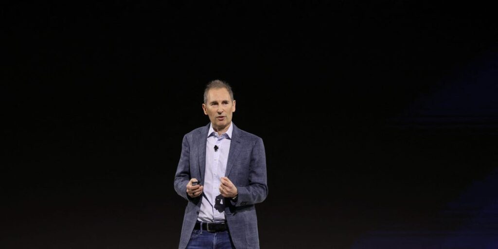 Amazon Asks Corporate Employees: What Did You Accomplish Last Year?