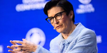 Citi CEO Tells Staff the Bar Is Raised on Performance