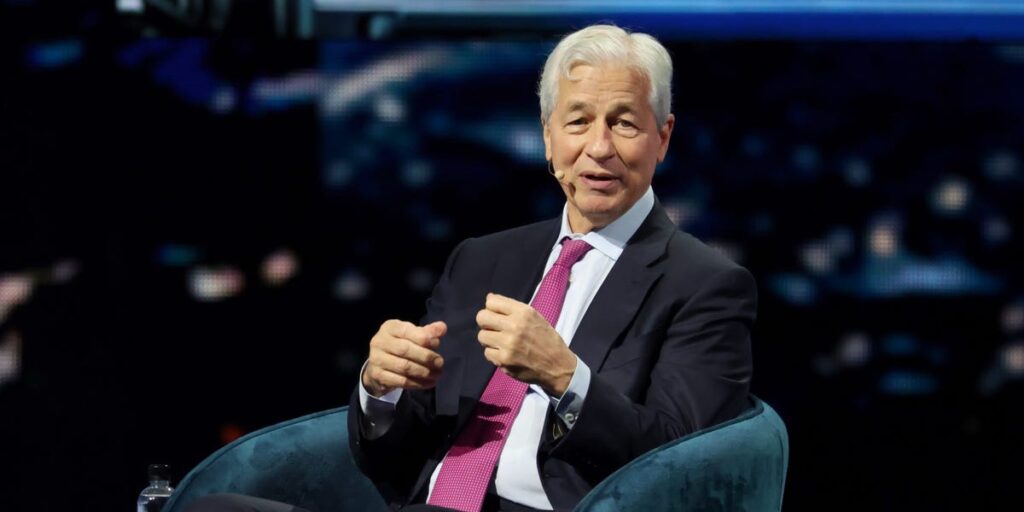 Jamie Dimon Says He Called Warren Buffett After Hiring His Protégé