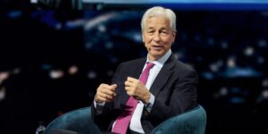 Jamie Dimon Says He Called Warren Buffett After Hiring His Protégé