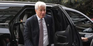 Trump Sues JPMorgan, Dimon for  Billion Over Alleged Debanking